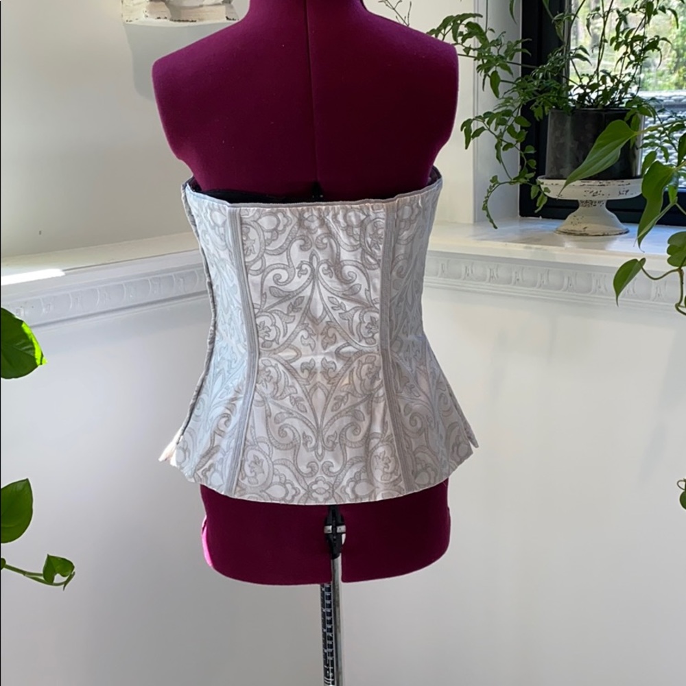 Stunning silver and white bustier - Picture 5 of 8